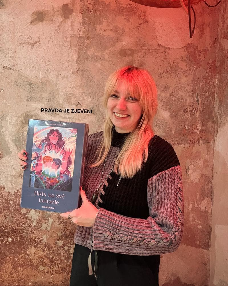 Martina Fischmeister a její queer puzzle s názvem: "Hrdx na své fantazie" podporující Prague Pride